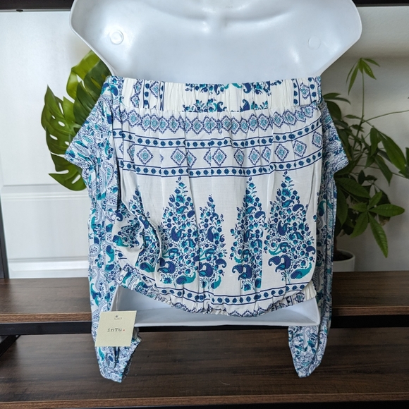 Smocked Blouse w/ Off-Shoulder Long Sleeves - Picture 5 of 6